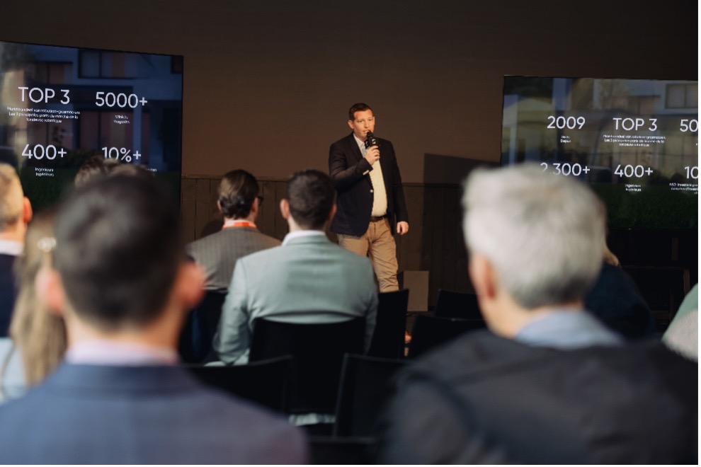 Bart Haemels, Business Unit Manager, HH Garden, presenting