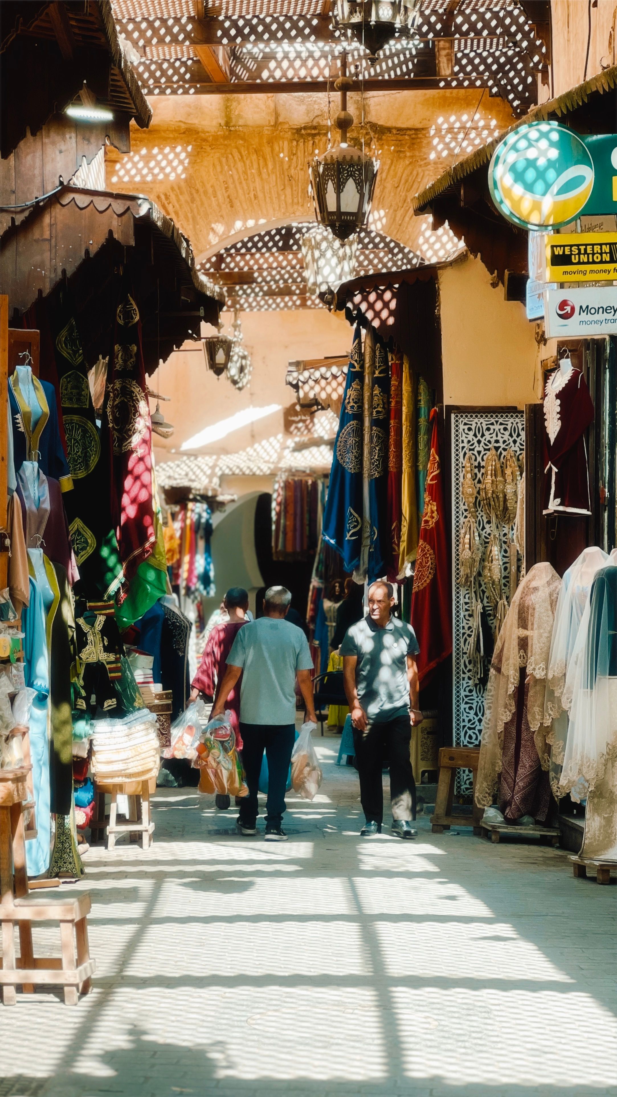 Évadez-vous vers les merveilles cachées du tourisme local