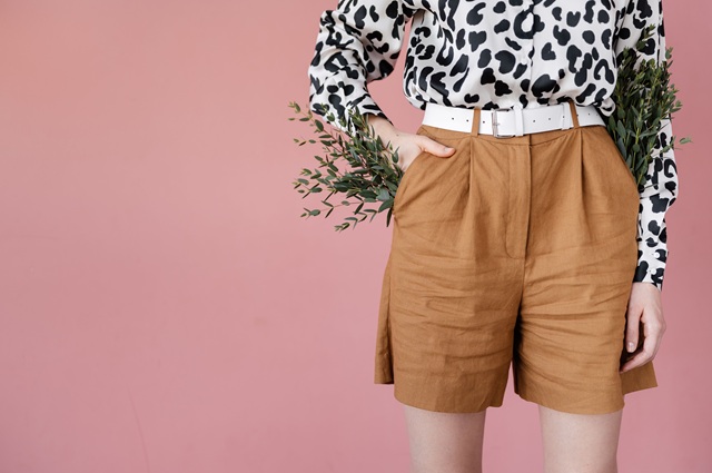 Rester stylée et à l’aise en short en voyage